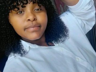 Erotic video chat BubblyRouxyXXXxx