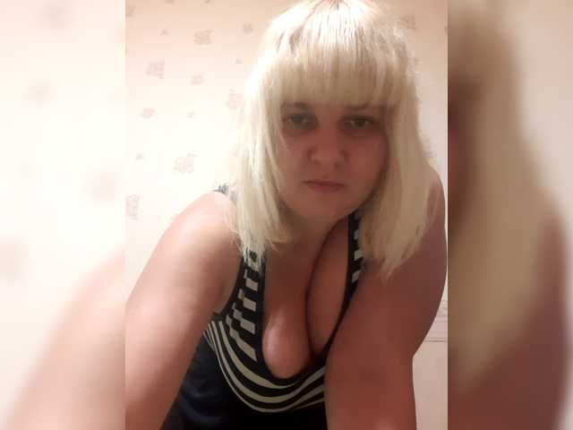 Welcome to my chat room! Feel free to say hi 😊