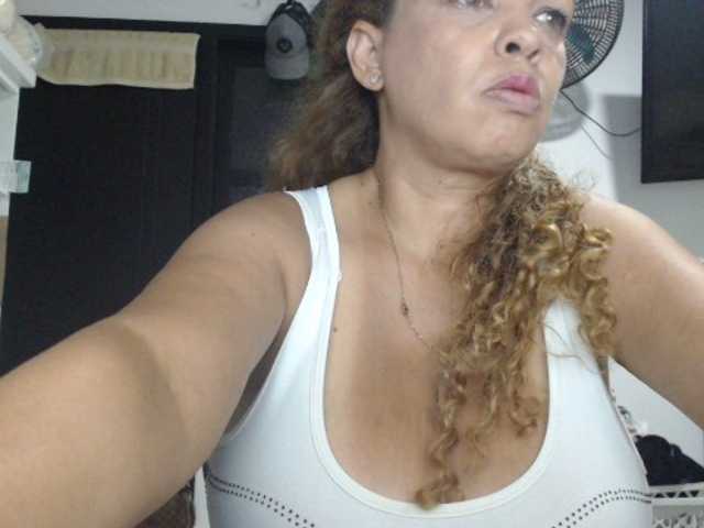 Photos BustyAngela show Naked 70. show tits. 30 show pussy 45. play with pussy 100 c2c 35 garganta profunda 80