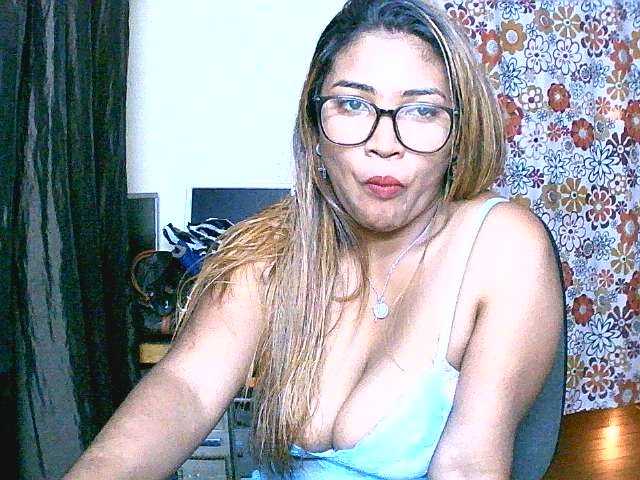 Photos butterfly007 hello guys ,lets play too hot,any flash 20tkn,twerk panty off 35tkn,naked 50tkn .squirt 100tkn,come to privat show for funny