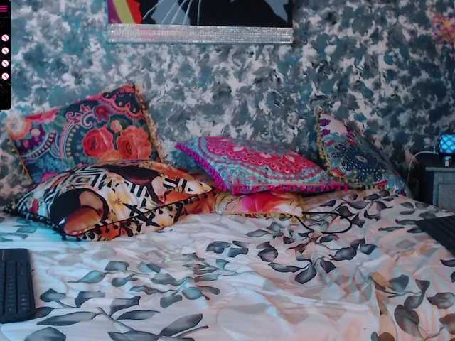 Broadcast screenshots caitlin-gomez