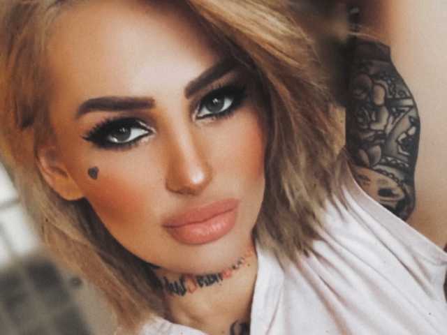 Photo of the profile CallMeBadGirl