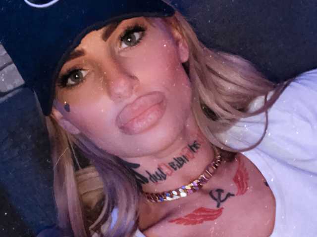 Photo of the profile CallMeBadGirl