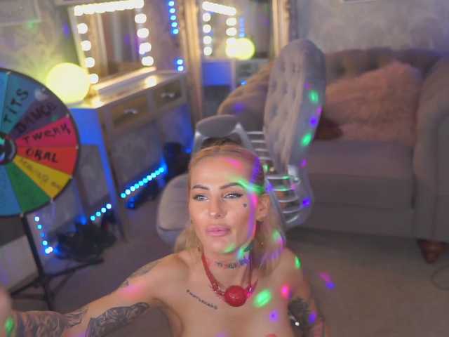 Broadcast screenshots CallMeBadGirl