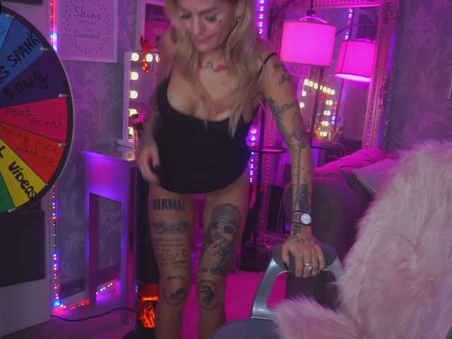 Broadcast screenshots CallMeBadGirl