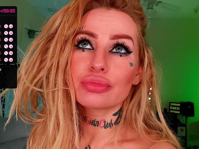 Broadcast screenshots CallMeBadGirl