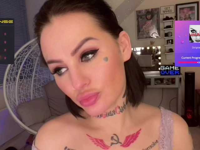 Broadcast screenshots CallMeBadGirl