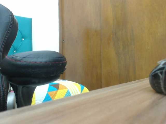 Broadcast screenshots candy-hot