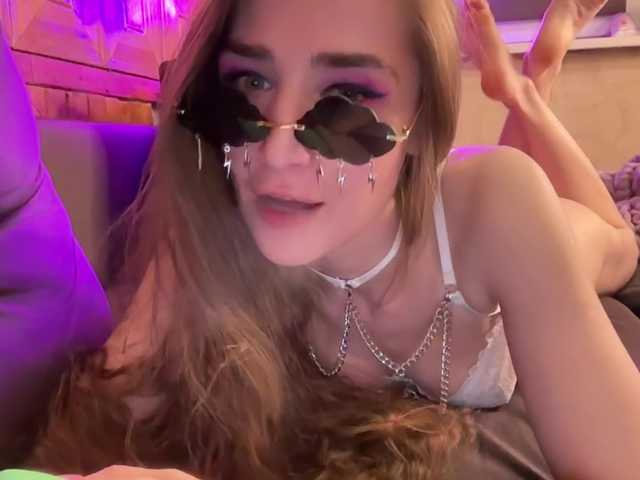 Broadcast screenshots SweetyMeow