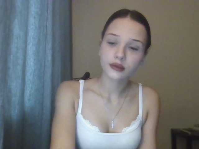 Welcome to my chat room! Feel free to say hi 😊