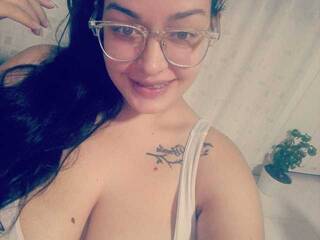Erotic video chat carolinamh