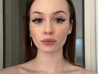 Erotic video chat CarolynLindsey