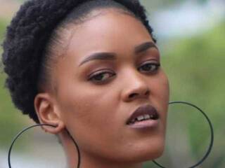 Erotic video chat Carry-Brie