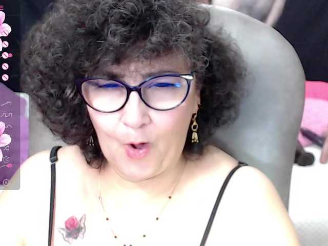 Broadcast screenshots cataleya-mom