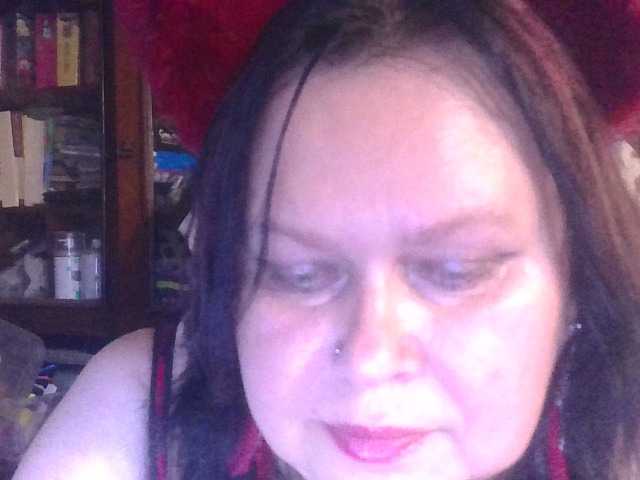 Welcome to my chat room! Feel free to say hi 😊