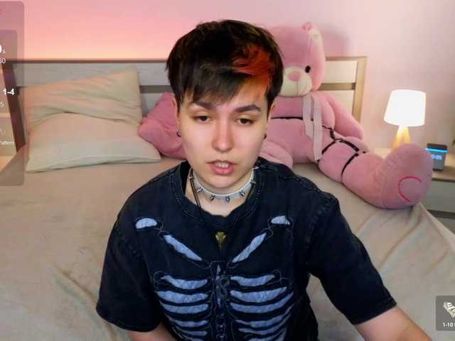 Broadcast screenshots CharlieeAdams
