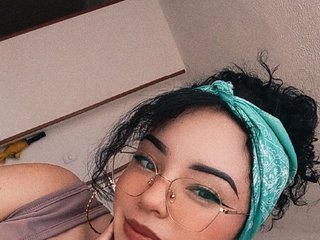 Erotic video chat CharllotteEvanss