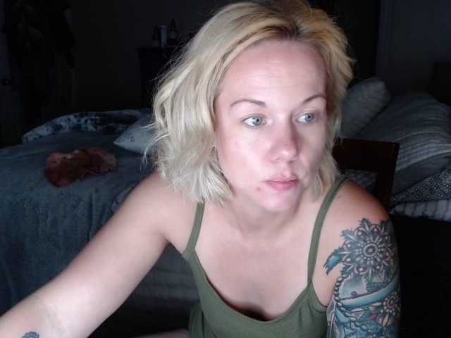 Broadcast screenshots AvaWynn