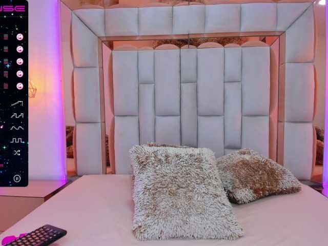 Broadcast screenshots Chloe-baker