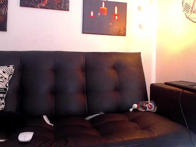 Broadcast screenshots Chloe-Ross