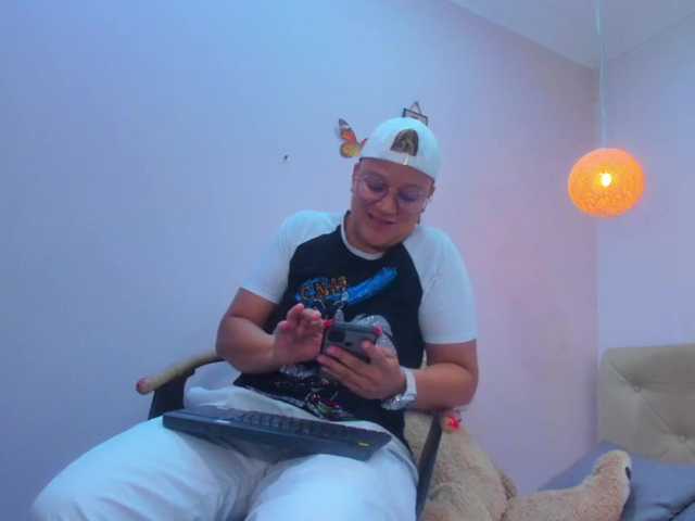 Broadcast screenshots CristinStewar