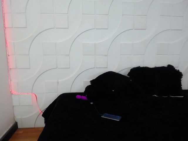 Broadcast screenshots Crystalhanks