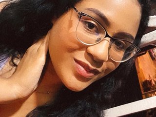 Erotic video chat CURVY-LATIINA