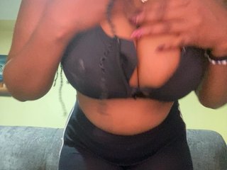 Erotic video chat Curvy-maxy9