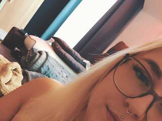 Erotic video chat Curvymelli97