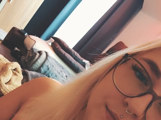 Erotic video chat Curvymelli97