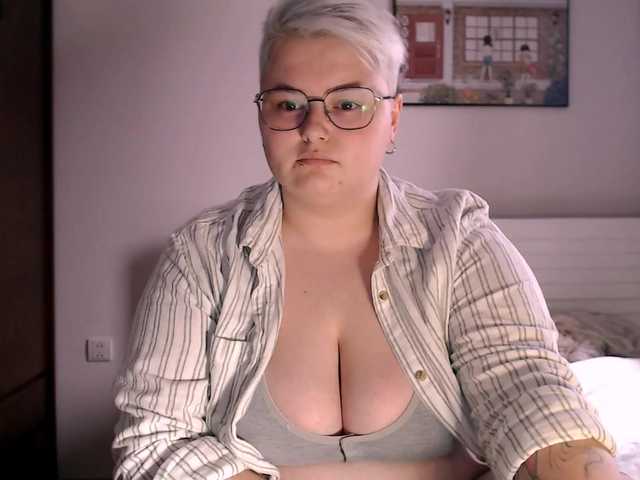 Chill broadcast 700 - countdown: 3 collected, 697 - left. I'm saving up for a veterinarian for my dog.