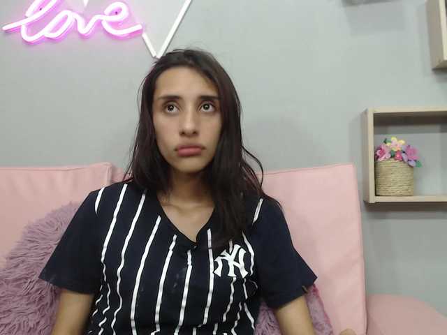 Photos Roxana_ let's have fun, I'll do a , come on Suck feets help me babyyy