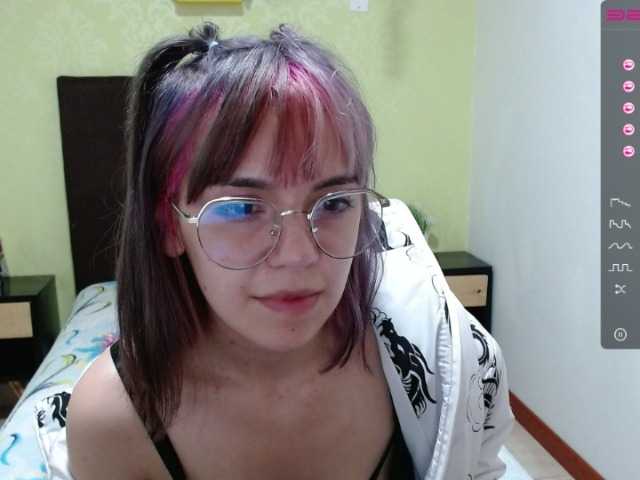 Broadcast screenshots danikhadid