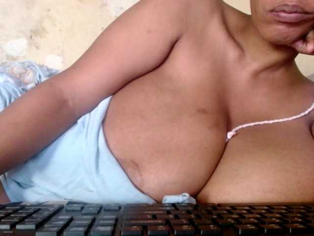 Welcome to my chat room! Feel free to say hi 😊