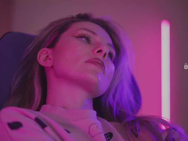 Broadcast screenshots D_i_aM