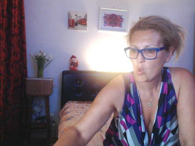 Photos Angel_Dm_Milf welcome guys♥let´s enjoy a good moment together, your tips make me undress and make me cum&squirt for you ;) For see tipmenu type /tipmenu #orgasm #squirt #bigboobs #lovense #bigass
