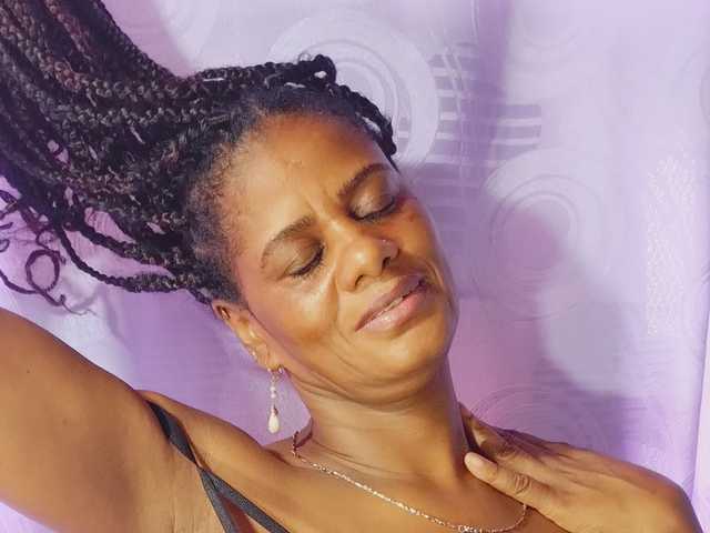 Photo of the profile ebony-cougar
