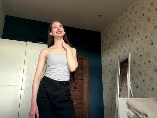 Welcome to my chat room! Feel free to say hi 😊