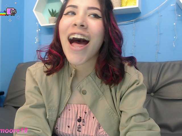 Broadcast screenshots ElifMoore