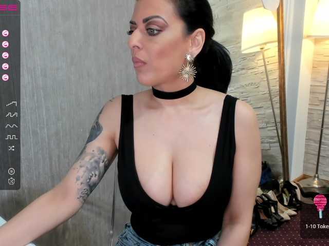Photos ElisaBaxter Hot MILF!!Ready for some fun ? @lush ! ! Make me WET with your TIPS !#brunette #milf #bigtits #bigass #squirt #cumshow #mommy @lovense #mommy #teen #greeneyes #DP #mom
