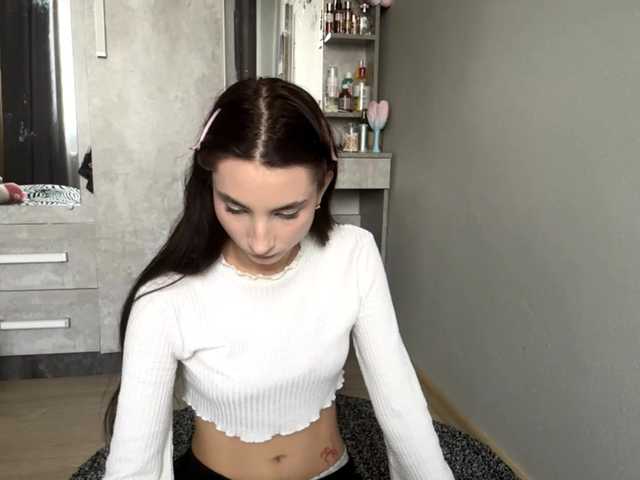 Welcome to my chat room! Feel free to say hi 😊