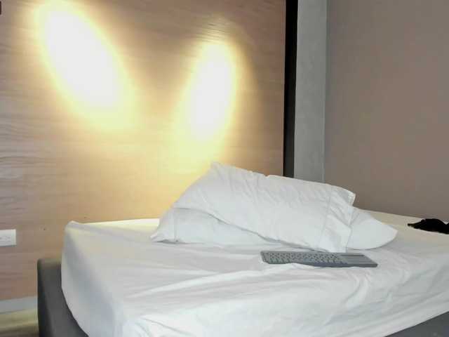 Broadcast screenshots Ellymonroe