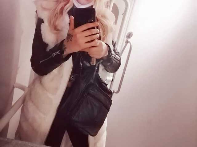 Photo of the profile ellyslimdoll
