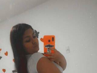 Erotic video chat Emelyevans