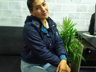 Erotic video chat emili-mac