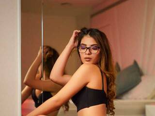 Erotic video chat Emili-Roose