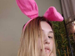 Erotic video chat EmiLovMur