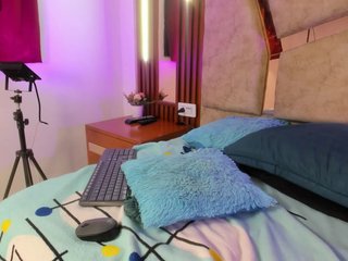 Erotic video chat emily-cute