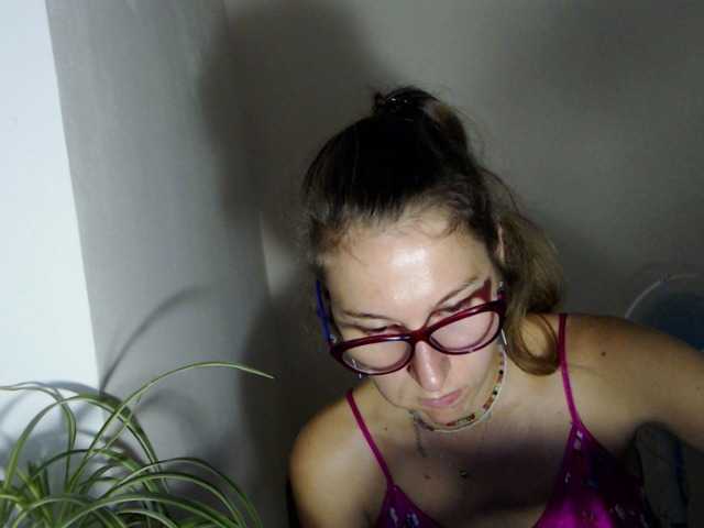 Broadcast screenshots Emmi-li