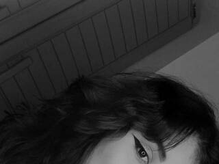 Erotic video chat Emyli-rousse-